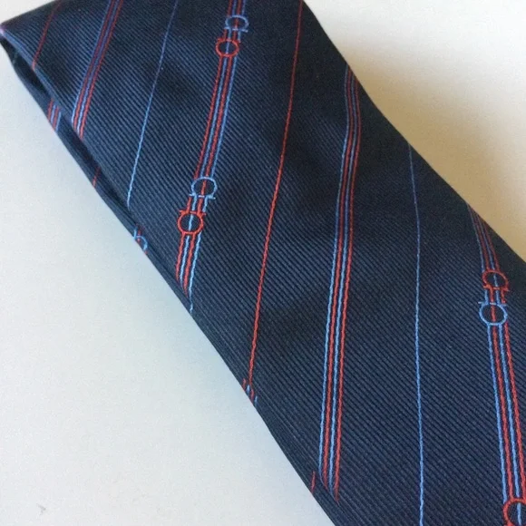 SALVATORE FERRAGAMO MENS SILK STRIPE TIE WITH LOGO NAVY BLUE NWT
